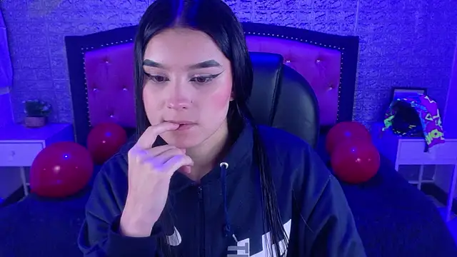 Natalie loffreda online show from February 26, 2026, 3:28 am