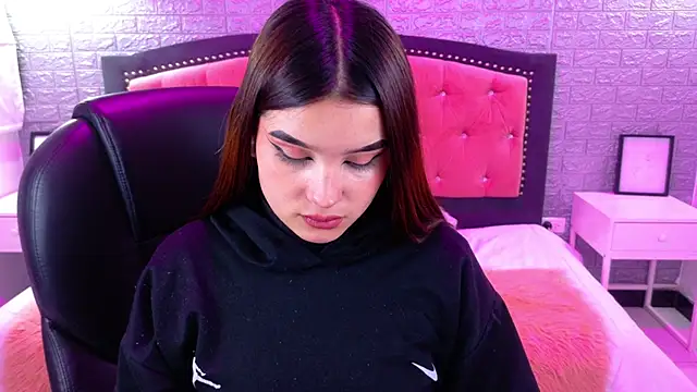 Natalie loffreda online show from October 4, 2025, 2:57 am