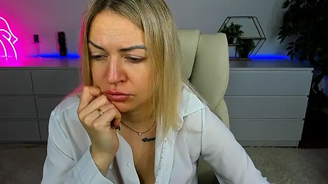 Anna Snows online show from October 30, 2025, 6:34 am