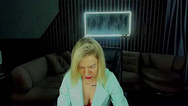 Anna Snows online show from October 12, 2025, 5:20 am