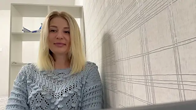 Snapshot of Blondie_xoxoxo chatting on September 22, 2025, 9:26 am Blondie xoxoxo online show from September 22, 2025, 9:26 am