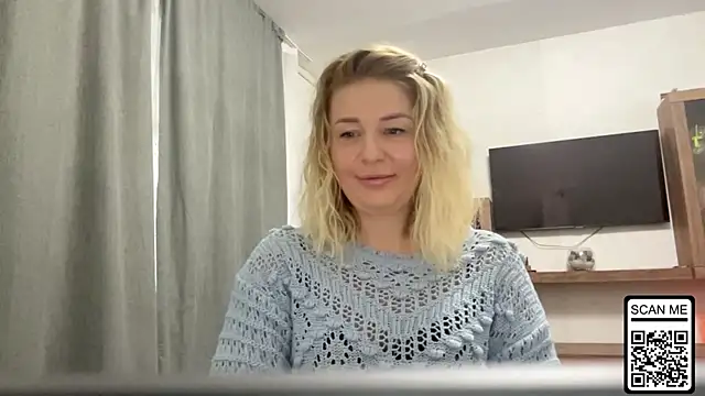 Snapshot of Blondie_xoxoxo chatting on October 10, 2025, 7:31 am Blondie xoxoxo online show from October 10, 2025, 7:31 am