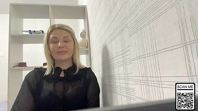 Blondie xoxoxo online show from October 24, 2025, 5:45 pm