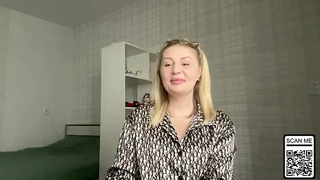 Snapshot of Blondie_xoxoxo chatting on February 18, 2026, 9:17 am Blondie xoxoxo online show from February 18, 2026, 9:17 am