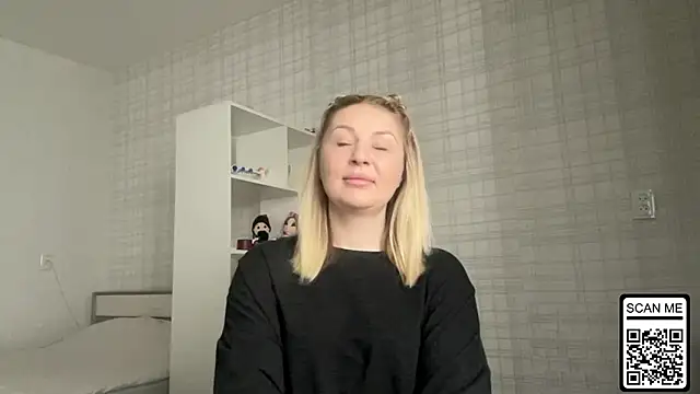 Snapshot of Blondie_xoxoxo chatting on February 11, 2026, 8:36 am Blondie xoxoxo online show from February 11, 2026, 8:36 am