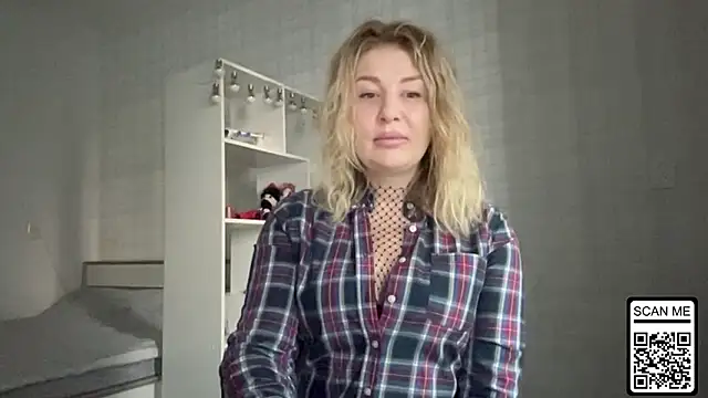 Snapshot of Blondie_xoxoxo chatting on January 19, 2026, 7:01 am Blondie xoxoxo online show from January 19, 2026, 7:01 am