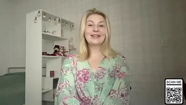 Snapshot of Blondie_xoxoxo chatting on February 3, 2026, 6:40 am Blondie xoxoxo online show from February 3, 2026, 6:40 am