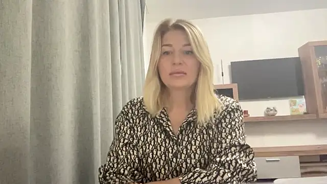 Snapshot of Blondie_xoxoxo chatting on September 10, 2025, 6:23 am Blondie xoxoxo online show from September 10, 2025, 6:23 am