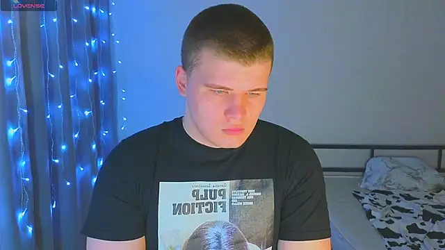 kittenmurr online show from November 24, 2025, 2:33 am