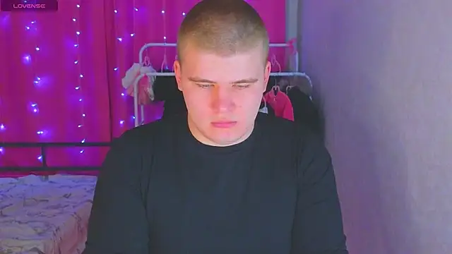 kittenmurr online show from February 21, 2026, 8:22 pm