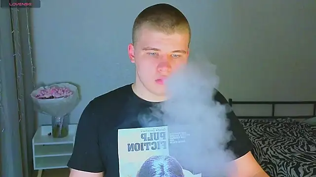 Snapshot of kittenmurr chatting on October 31, 2025, 8:27 pm kittenmurr online show from October 31, 2025, 8:27 pm