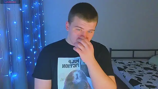 kittenmurr online show from November 29, 2025, 1:11 pm