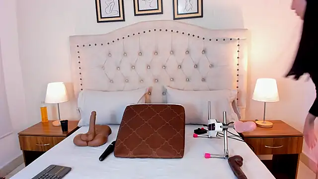 Snapshot of natasha_moreno chatting on January 7, 2026, 12:10 pm natasha moreno online show from January 7, 2026, 12:10 pm