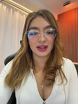 Snapshot of jenn_fit chatting on May 6, 2026, 2:15 am jenn fit online show from May 6, 2026, 2:15 am
