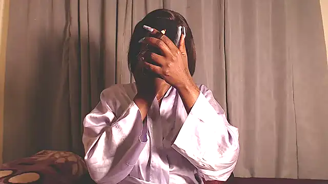 Yummychoklit online show from October 20, 2025, 5:13 pm