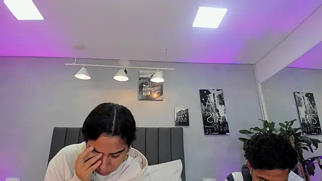 violet and myers online show from November 19, 2025, 11:32 am