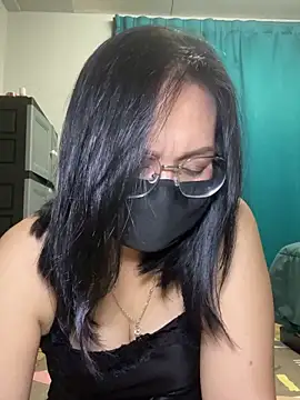 melyiaaa online show from April 15, 2026, 2:21 pm