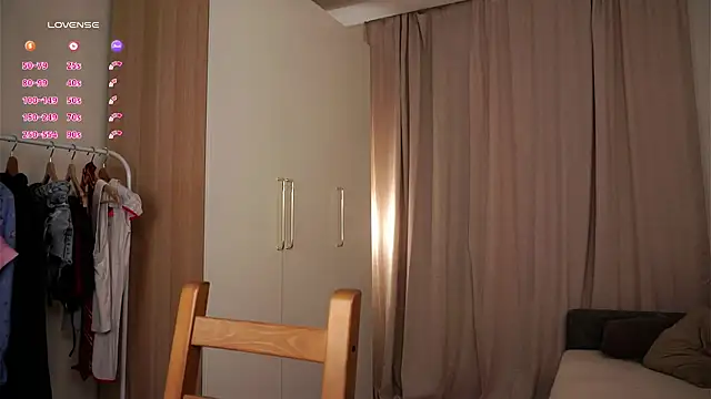 Snapshot of RenateRansone chatting on February 25, 2026, 6:19 pm RenateRansone online show from February 25, 2026, 6:19 pm