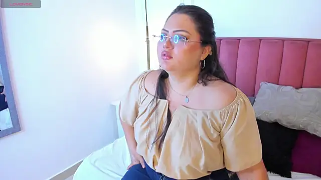 Tessa Sinclaire online show from September 19, 2025, 11:20 pm