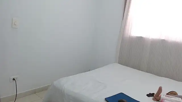 lolascarlett online show from November 9, 2025, 4:55 pm