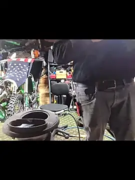 twistafatpipe online show from November 19, 2025, 4:01 am