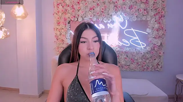 MaddisonTaylor1 online show from November 30, 2025, 11:05 pm