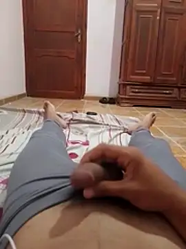 Snapshot of Ellyakine1 chatting on October 31, 2025, 9:22 pm Ellyakine1 online show from October 31, 2025, 9:22 pm