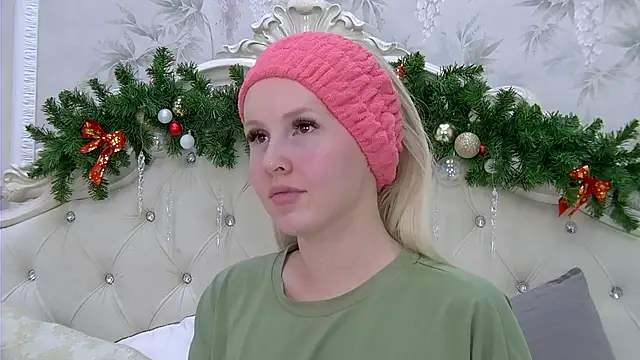 EllieFrosty  online show from December 14, 2025, 2:11 pm