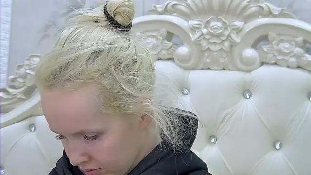 EllieFrosty  online show from November 11, 2025, 12:38 am