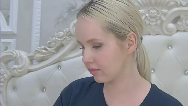 EllieFrosty  online show from April 20, 2026, 10:22 pm