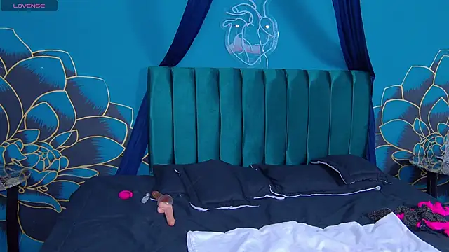 Maylu Fox online show from December 18, 2025, 4:11 pm