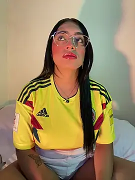Linda Saenz  online show from June 1, 2026, 11:04 pm