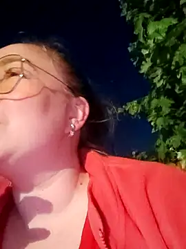 Kiss Eva online show from September 8, 2025, 5:23 pm