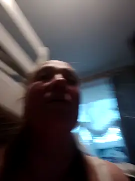 Kiss Eva online show from April 14, 2026, 4:23 pm