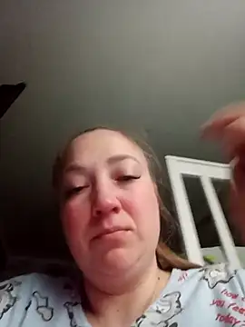 Kiss Eva online show from April 10, 2026, 3:08 pm