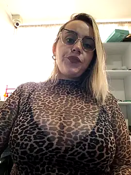 CurvyLust x online show from November 6, 2025, 3:38 pm