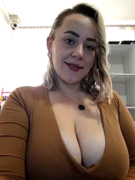 Snapshot of CurvyLust_x chatting on October 11, 2025, 2:29 pm CurvyLust x online show from October 11, 2025, 2:29 pm