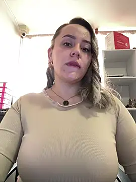 CurvyLust x online show from January 19, 2026, 1:37 pm