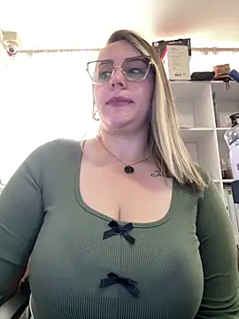 CurvyLust x online show from March 24, 2026, 1:33 pm