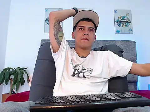 david santos16 online show from September 24, 2025, 11:43 pm