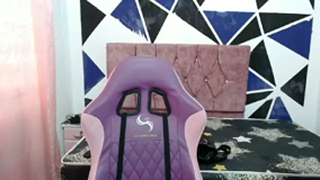 shy luna18 online show from November 3, 2025, 1:04 pm