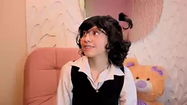 VioletxBloom online show from April 6, 2026, 1:01 pm