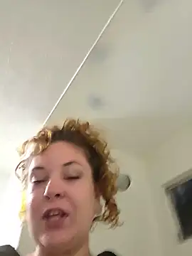 Snapshot of LacyLaurent chatting on May 31, 2026, 10:32 am LacyLaurent online show from May 31, 2026, 10:32 am