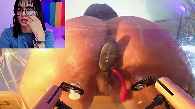 Snapshot of bella_thixx chatting on January 17, 2026, 4:05 am bella thixx online show from January 17, 2026, 4:05 am