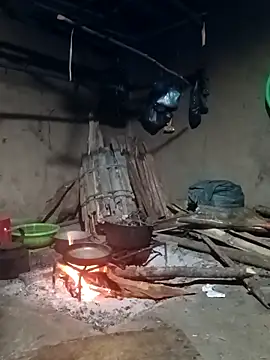 quynhkoolbae online show from April 1, 2026, 11:45 pm