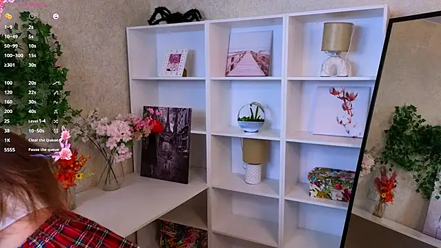 TraciMyntti online show from November 28, 2025, 1:39 am