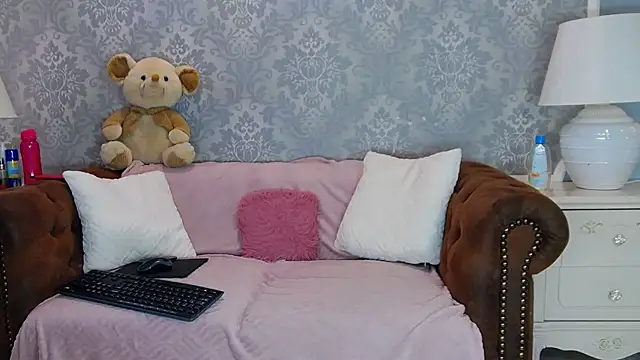 Snapshot of Ella_Raven chatting on June 25, 2026, 4:43 am Ella Raven online show from June 25, 2026, 4:43 am