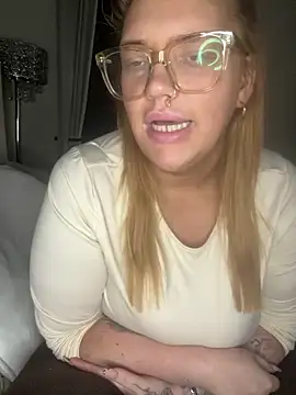 MysteriousMylaX online show from November 13, 2025, 5:17 pm