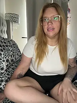 MysteriousMylaX online show from September 17, 2025, 5:04 pm