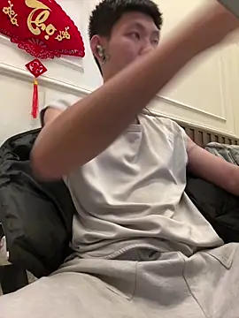 linh21107 online show from April 12, 2026, 12:30 pm